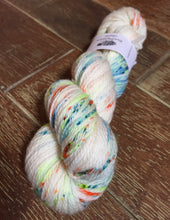 Load image into Gallery viewer, SEXY SINGLES - Superwash Merino Aran/Worsted Yarn Wool, 300g, Jelly Bean
