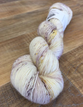 Load image into Gallery viewer, Superwash Merino Single Ply Fingering Yarn, 100g/3.5oz, Lavender Blonde
