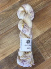 Load image into Gallery viewer, Superwash Merino Single Ply Fingering Yarn, 100g/3.5oz, Lavender Blonde
