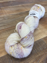 Load image into Gallery viewer, Superwash Merino Single Ply Fingering Yarn, 100g/3.5oz, Lavender Blonde
