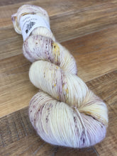 Load image into Gallery viewer, Superwash Merino Single Ply Fingering Yarn, 100g/3.5oz, Lavender Blonde
