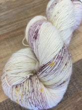 Load image into Gallery viewer, Superwash Merino Single Ply Fingering Yarn, 100g/3.5oz, Lavender Blonde
