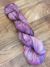 Load image into Gallery viewer, Superwash Merino Single Ply Fingering Yarn, 100g/3.5oz, Snuff
