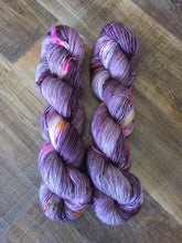 Load image into Gallery viewer, Superwash Merino Single Ply Fingering Yarn, 100g/3.5oz, Snuff
