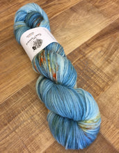 Load image into Gallery viewer, Superwash Merino DK/Light Worsted Yarn Wool, 100g/3.5oz, Daphne

