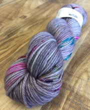 Load image into Gallery viewer, Superwash Merino DK/Light Worsted Yarn Wool, 100g/3.5oz, Starstruck
