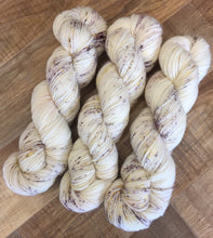 Load image into Gallery viewer, Superwash Merino DK/Light Worsted Yarn Wool, 100g/3.5oz, Lavender Blonde
