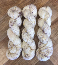 Load image into Gallery viewer, Superwash Merino DK/Light Worsted Yarn Wool, 100g/3.5oz, Lavender Blonde
