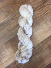 Load image into Gallery viewer, Superwash Merino DK/Light Worsted Yarn Wool, 100g/3.5oz, Lavender Blonde
