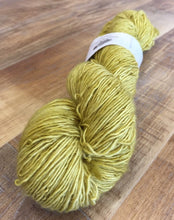 Load image into Gallery viewer, Superwash Merino Single Ply Fingering Yarn, 100g/3.5oz, Chicken Licken
