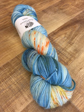 Load image into Gallery viewer, Superwash Merino DK/Light Worsted Yarn Wool, 100g/3.5oz, Daphne
