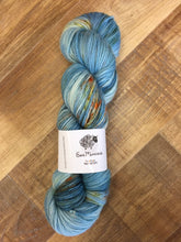 Load image into Gallery viewer, Superwash Merino DK/Light Worsted Yarn Wool, 100g/3.5oz, Daphne
