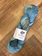 Load image into Gallery viewer, Superwash Merino DK/Light Worsted Yarn Wool, 100g/3.5oz, Daphne
