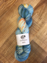 Load image into Gallery viewer, Superwash Merino DK/Light Worsted Yarn Wool, 100g/3.5oz, Daphne
