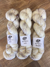 Load image into Gallery viewer, Superwash Merino DK/Light Worsted Yarn Wool, 100g/3.5oz, Lavender Blonde
