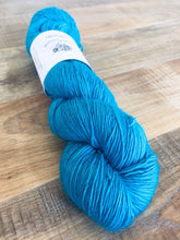 Load image into Gallery viewer, Superwash Merino Single Ply Fingering Yarn, 100g/3.5oz, Semi Solid, Neptune

