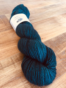 Superwash Bluefaced Leicester Nylon Ultimate Sock Yarn, 100g/3.5oz, Malice Through The Looking Glass
