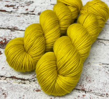 Load image into Gallery viewer, Superwash Merino DK/Light Worsted Yarn Wool, 100g/3.5oz, Gladrags
