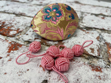 Load image into Gallery viewer, HiyaHiya Dumpling Case and Pink Stitch Markers Set
