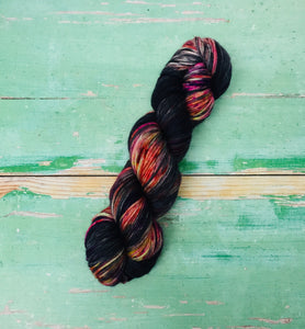 Superwash Merino DK/Light Worsted Yarn Wool, 100g/3.5oz, Eccentric Orbit