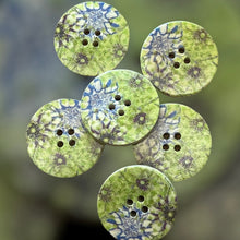 Load image into Gallery viewer, Large Flower Pattern Buttons, 30mm
