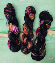 Load image into Gallery viewer, Superwash Merino DK/Light Worsted Yarn Wool, 100g/3.5oz, Eccentric Orbit
