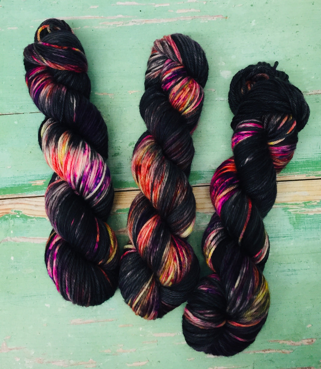 Superwash Merino DK/Light Worsted Yarn Wool, 100g/3.5oz, Eccentric Orbit