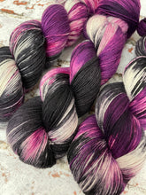 Load image into Gallery viewer, Superwash BFL Nylon Ultimate Sock Yarn, 100g/3.5oz, Storm in a Teacup
