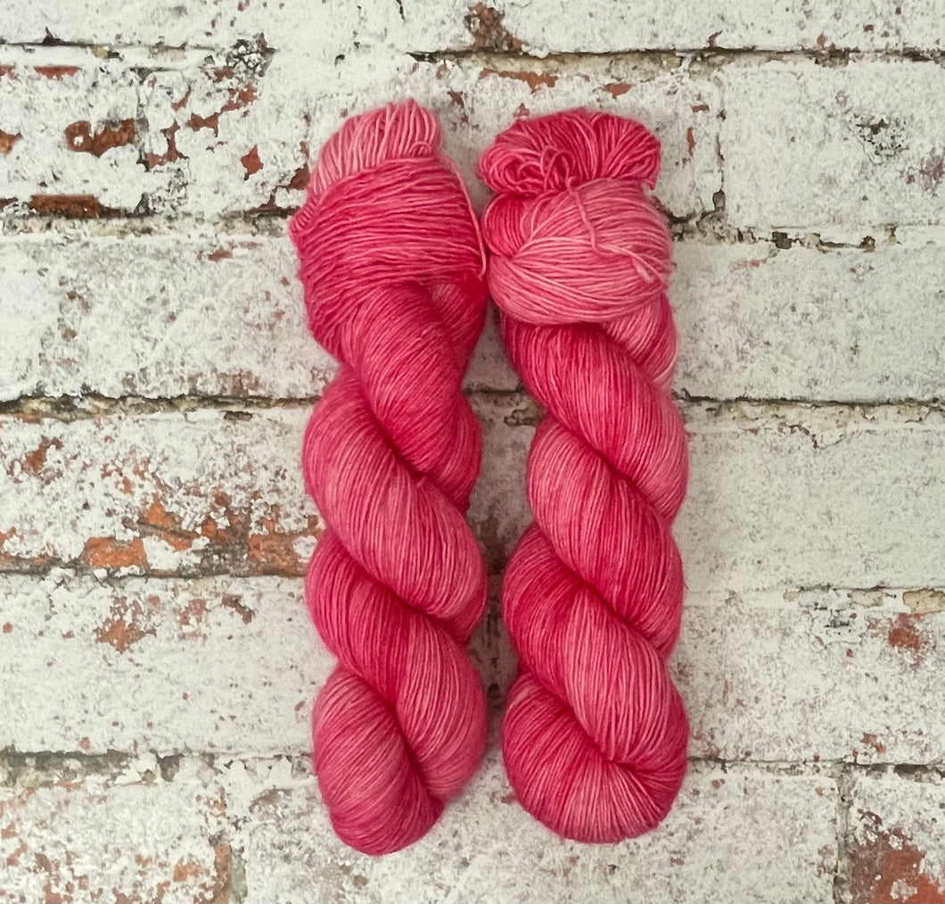 Superwash Merino Single Ply Fingering Yarn, 100g/3.5oz, Hot Mess
