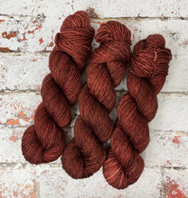 Load image into Gallery viewer, Superwash Merino Aran/Worsted Yarn Wool, 100g/3.5oz, Dragon’s Eyes
