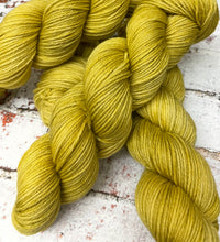 Load image into Gallery viewer, Superwash Merino DK/Light Worsted Yarn Wool, 100g/3.5oz, Chicken Licken
