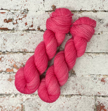 Load image into Gallery viewer, Superwash BFL Nylon Ultimate Sock Yarn, 100g/3.5oz, Hot Mess
