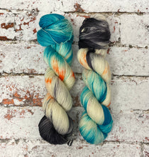 Load image into Gallery viewer, Superwash Merino Single Ply Fingering Yarn, 100g/3.5oz, Tundra
