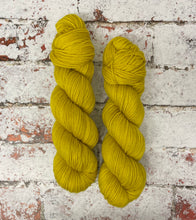 Load image into Gallery viewer, Superwash Merino DK/Light Worsted Yarn Wool, 100g/3.5oz, Gladrags

