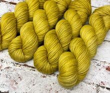 Load image into Gallery viewer, Superwash Merino DK/Light Worsted Yarn Wool, 100g/3.5oz, Chicken Licken
