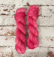 Load image into Gallery viewer, Superwash Sport/5 Ply Yarn Wool, 100g/3.5oz, Hot Mess
