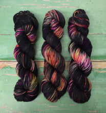 Load image into Gallery viewer, Superwash Merino DK/Light Worsted Yarn Wool, 100g/3.5oz, Eccentric Orbit
