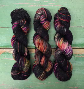 Superwash Merino DK/Light Worsted Yarn Wool, 100g/3.5oz, Eccentric Orbit