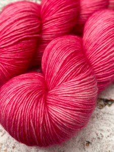 Superwash Merino Single Ply Fingering Yarn, 100g/3.5oz, Hot Mess